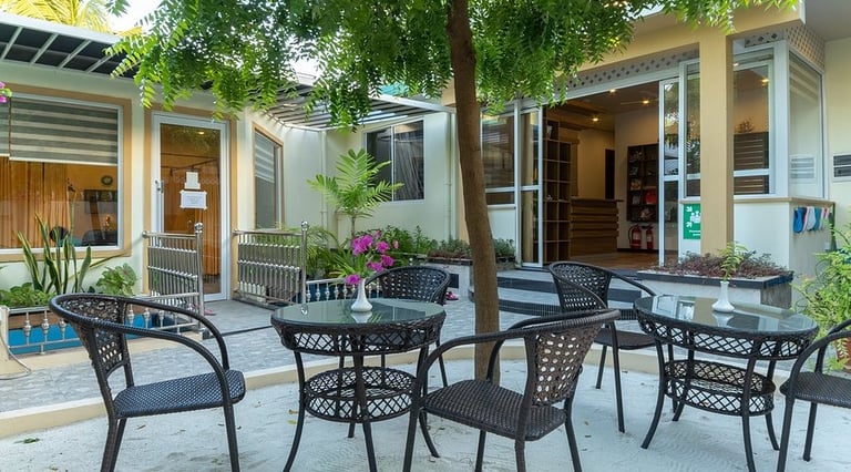 nala veli villa garden area