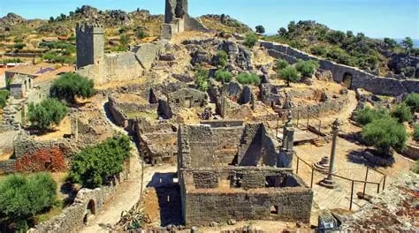 imagem da muralha de meda, ao norte da cidade da Babilônia