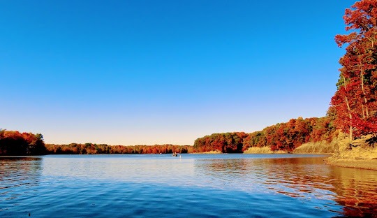 AUTUMN AFTERNOON ON THE WATER IN GAHANNA