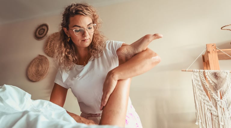 Emilia Tura wykonuje masaż w Jaworznie, metodą Lomi Lomi Bodywork
