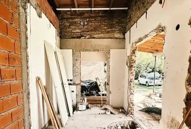 Fotografía de obra. Remodelación en curso de cocina.