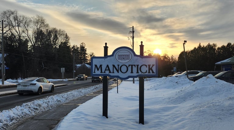 Manotick Sign