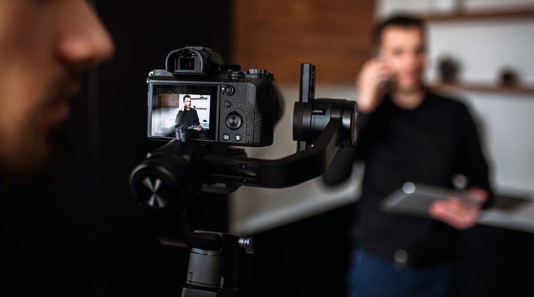 Referencia visual de una sesión de grabación de video empresarial