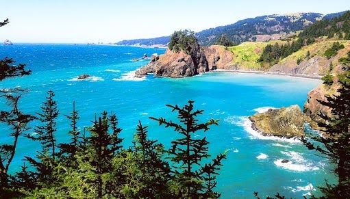 Oregon Coast - Stunning little bay & scenery near Gold Beach