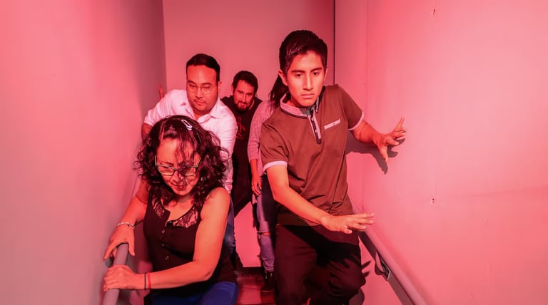 personas evacuando en un sismo