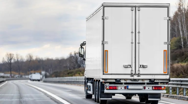 Camion de transport équipé pour le déménagement d’équipements médicaux au Québec
