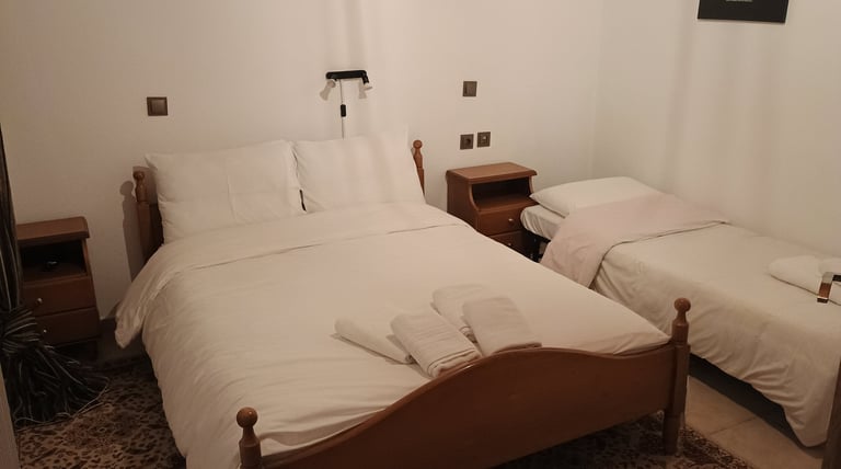 Nakou's House bedroom exra bed