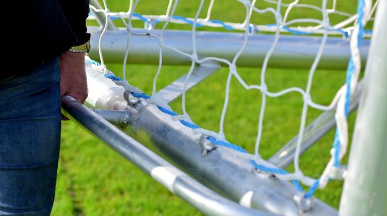 Voetbaldoelen van aluminium geleverd aan een sportvereniging