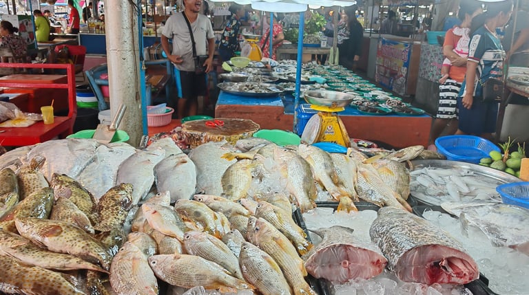 Ruam Charoen Market(ตลาดนัดร่วมเจริญ) à Packnam Chumphon