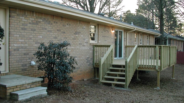 Huckabee Handyman Services, Custom decks