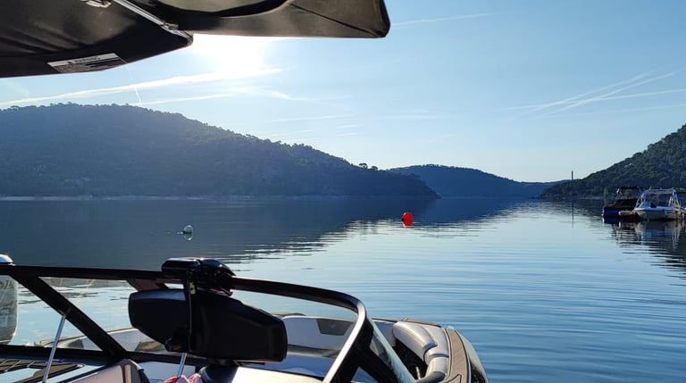 Paseo en barco en el pantano de San Juan