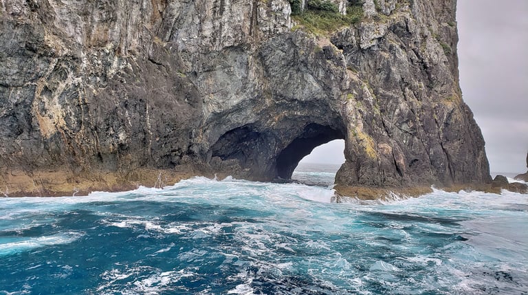 "Hole in The Rock" in the Bay Islands of New Zealand