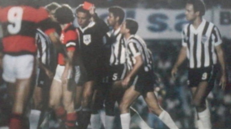 Flamengo x Atlético MG no serra dourada em 1981.