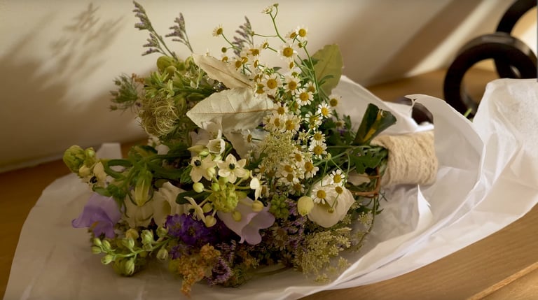 bouquet de la mariée filmé par vidéaste de mariage à Saint-malo