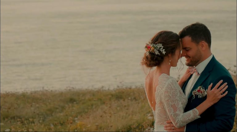 couple amoureux filmé par une videaste de mariage Bretagne