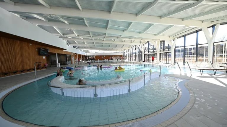 A l'Odyssee à Saint-Paul-Trois-Châteaux, non loin du mas de l'Enclos du Soleil le Vent, on peut se relaxer en famille ou entr
