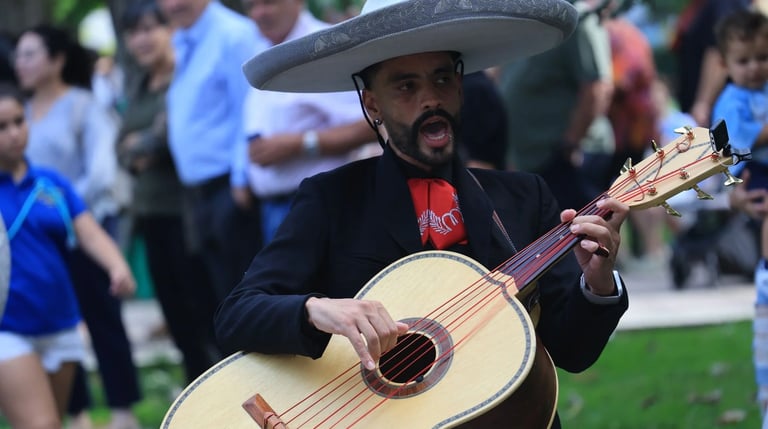 Mariachi en cumpleaños en Valencia con ambiente festivo