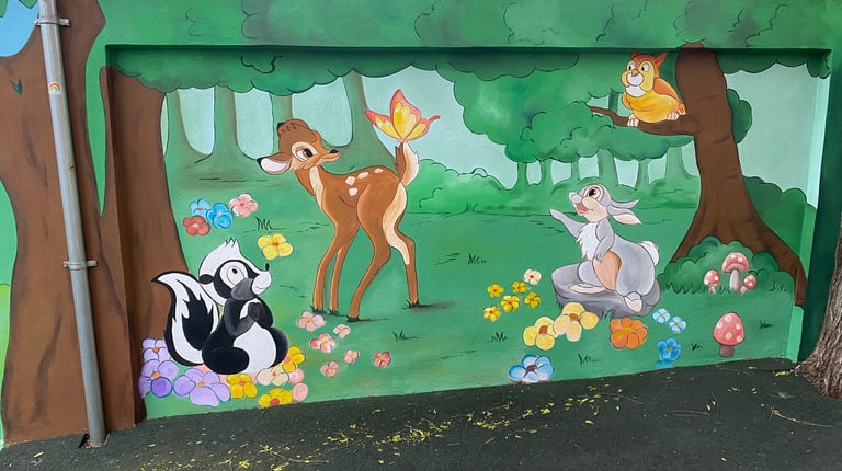 Decor perete exterior animația Bambi.
