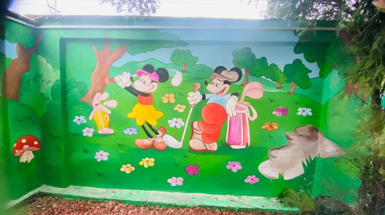 Pictură gard Mickey și Minnie Mouse.