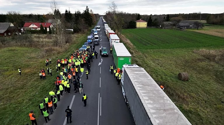 Pourquoi les transporteurs bloquent la frontière orientale de l'UE avec l'Ukraine