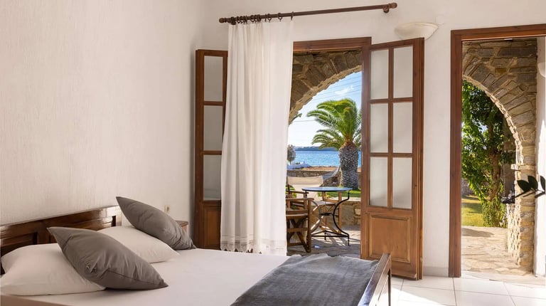 Comfortable double bed in a studio and a beatufull veradna