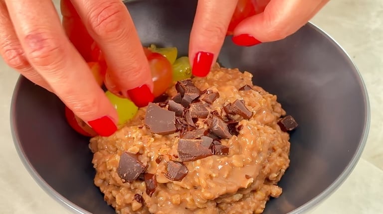 Wash the grapes and roughly chop the dark chocolate