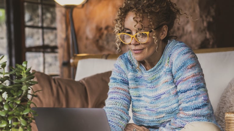 FERS Employee reading article on phased retirement