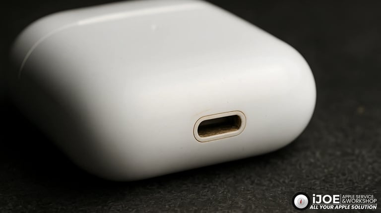 Charging Case Airpods Tidak Bisa Mengisi? Ini Hal Yang Perlu Dicek.