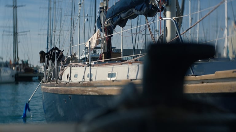 barco en puerto