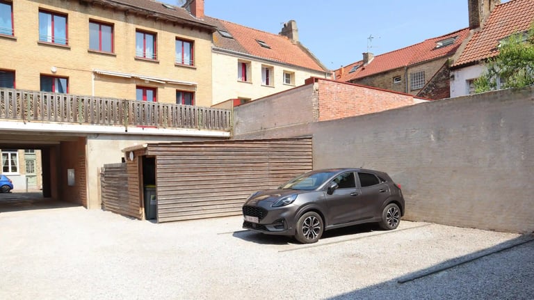Parking privé sécurisé attenant au logement en centre-ville