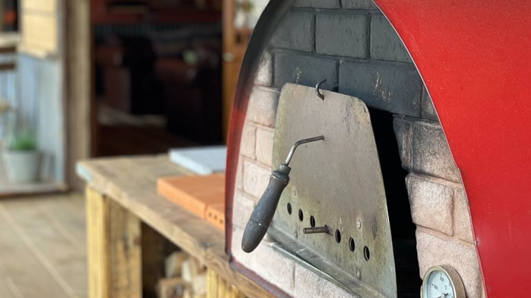 Pizza oven in an outside kitchen
