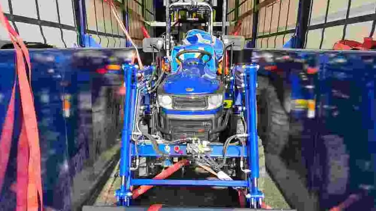 Kleintraktor Transport mit LKW