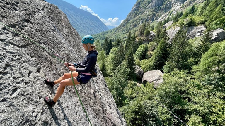 Rappelling/Abseiling during a multipitch climbing course