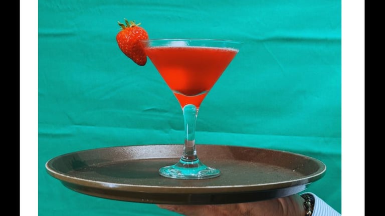 Aproned Mixologist; Cocktail Bar; Mobile Bar; Wedding bar; Cocktails