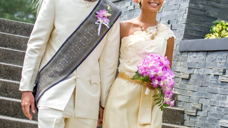 タイ伝統衣装でウエディングフォト