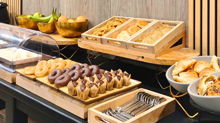 Desayuno continental Hotel Catanies