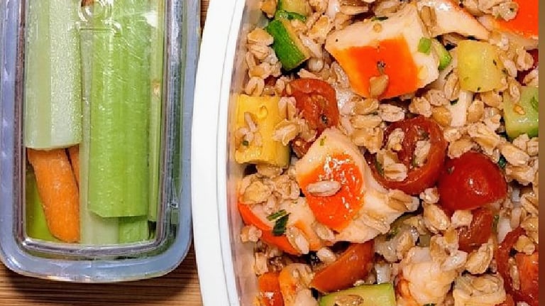 Ready for the lunchbox: farro salad with seafood
