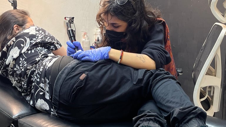 tattoo artist doing tattoo in lahore