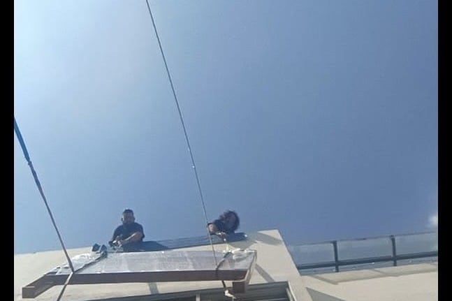 Volado profecional de muebles grandes y pesados por fachada con equipo especializado-Jhony Moving