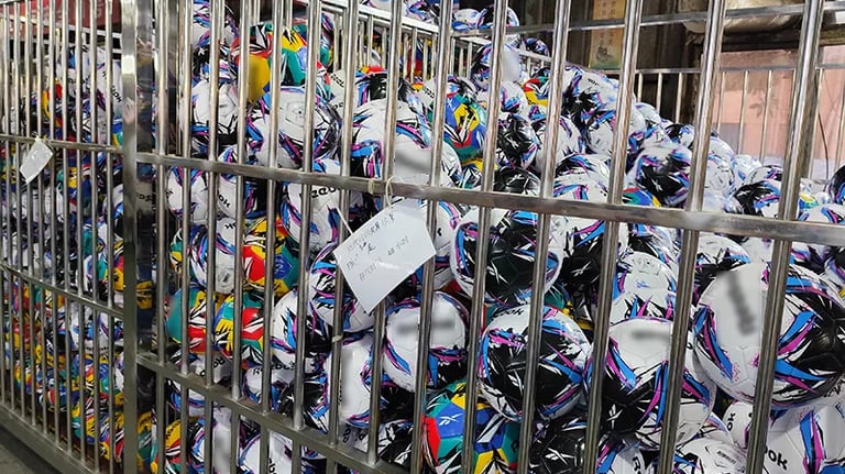 Standardized mass production of inflatable soccer balls for wholesale sports equipment orders at ballsvendor.com.