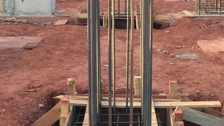 Locação de arranques no canteiro de obras 