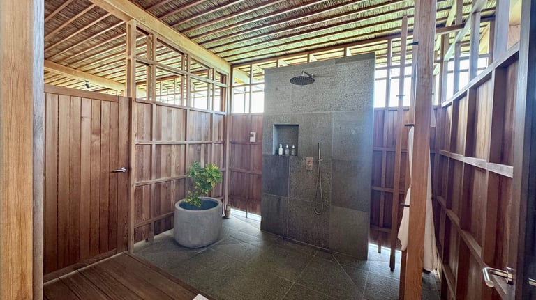 kudadoo maldives villa shower