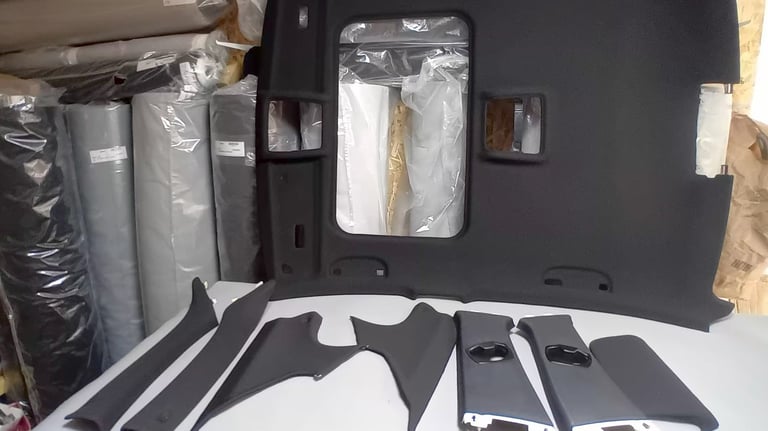 Rénovation tissu ciel de toit et les montants BMW à Bordeaux 