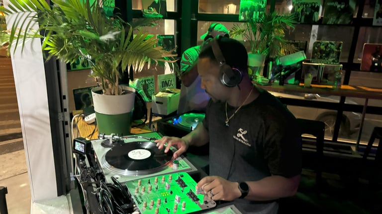 Turntable Night Club - Wax Wednesdays, throwing down on actual wax