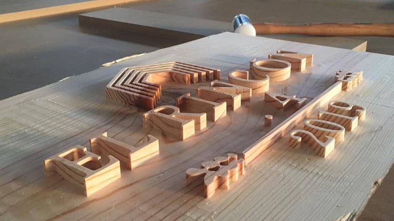 Imagen de madera mecanizada con máquina CNC