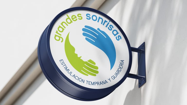 Letrero de un negocio de estimulación temprana y guardería que contiene el logo del negocio