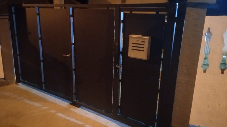 `Dvokrilna kapija po meri Kragujevac – moderni dizajn i dugotrajnost` `Metalna dvokrilna kapija Kragujevac – izrada montaza