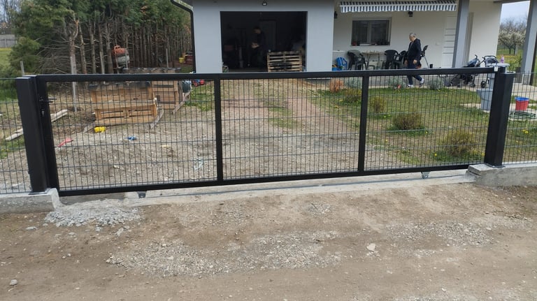 drvometal, drvo metal, nameštaj, police, stolovi, stolice, ograde, ograda, kapija