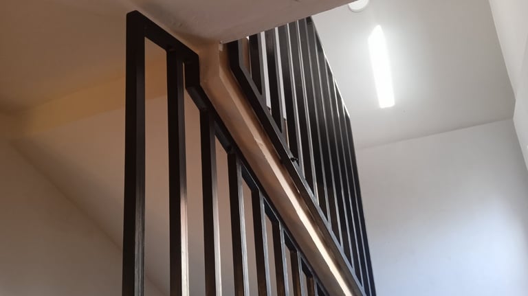 drvometal, drvo metal, nameštaj, police, stolovi, stolice, ograde, ograda, kapija