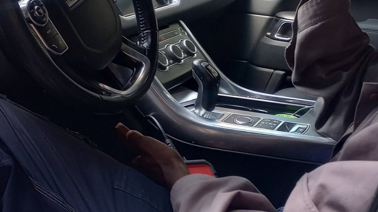 IMAGE MONTRANT LE SERVICE DE DIAGNOSTIC CHEZ AUTOCRAZE 229